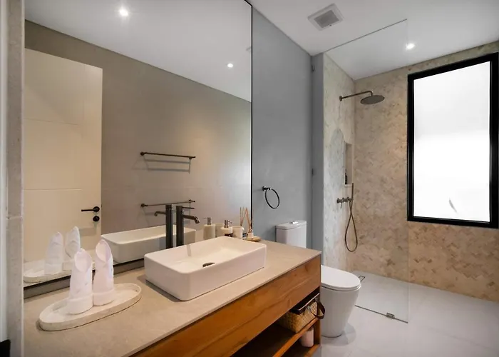 Six Palm 4 - 2br With Rooftop Near Padang Villa Pecatu (Bali)