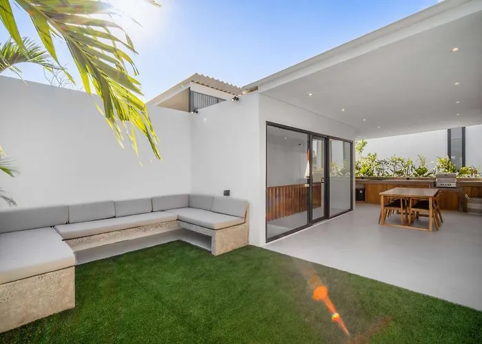 Villa Six Palm 4 - 2br With Rooftop Near Padang