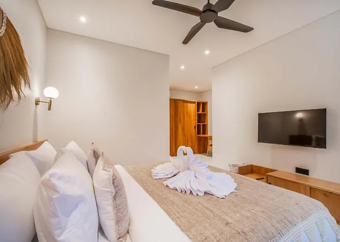 Villa Six Palm 4 - 2br With Rooftop Near Padang *