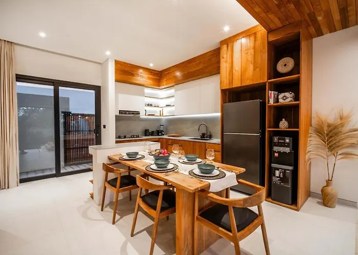 Six Palm 4 - 2br With Rooftop Near Padang Villa *