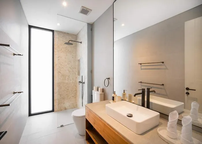 Six Palm 4 - 2br With Rooftop Near Padang Villa *